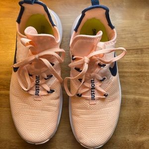 Nike Training peach size 8